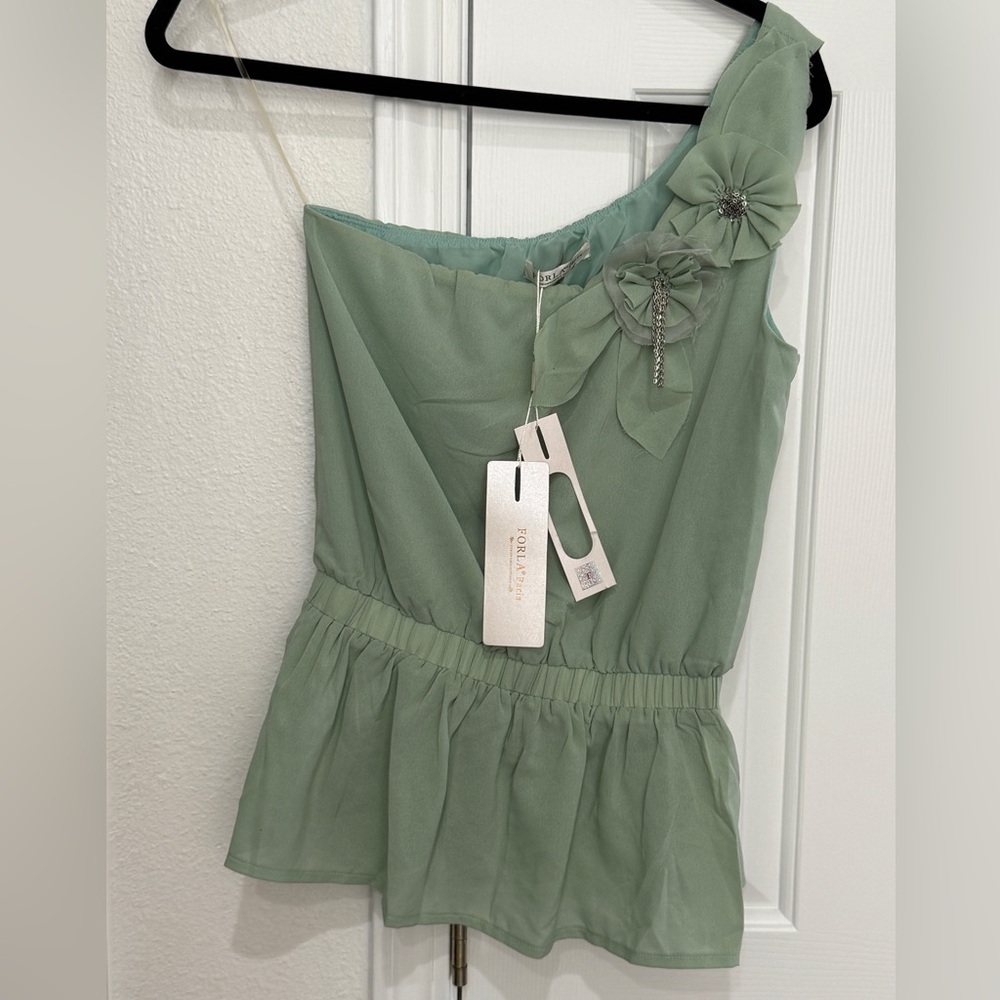 FORLA Paris One-Shoulder Green Top. Floral & Silver-Tone Chain Accent! Size S